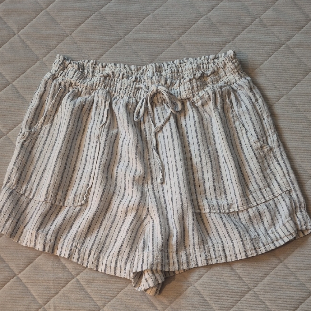 Women's High Waist Striped Linen Shorts - Gray and Cream